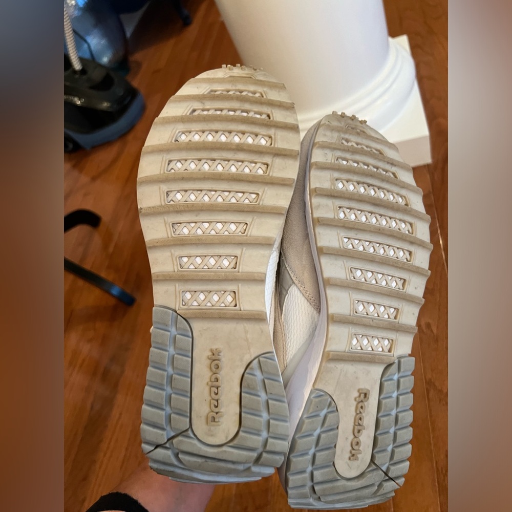 Reebok sneakers great condition - Picture 5 of 8